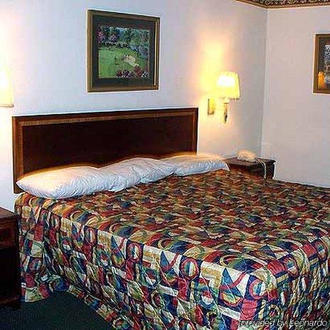Gordon Inn And Suites Augusta Room photo